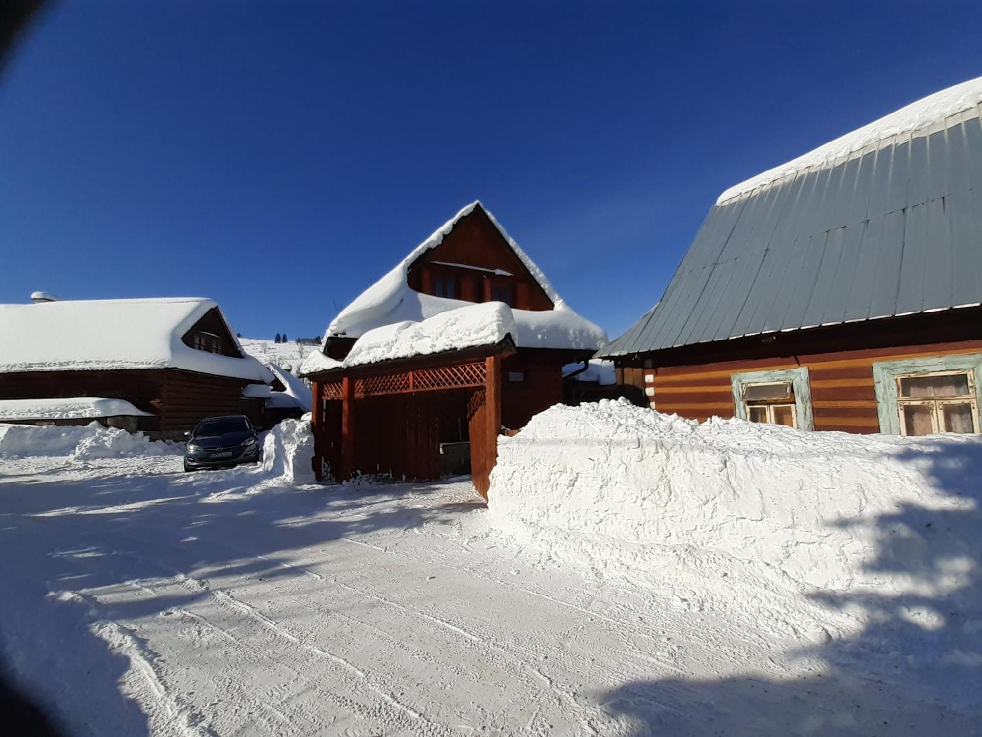 Drevenica Deni Villa Osturna ภายนอก รูปภาพ